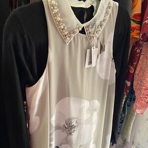 Chic Pearl-Collared Women's short dress - Black and White